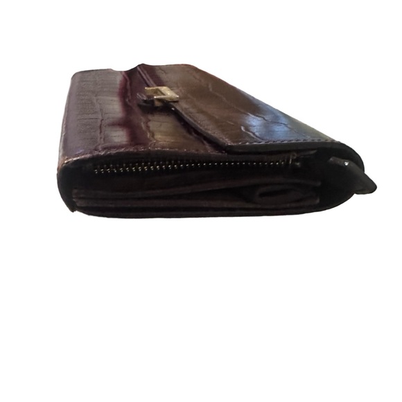 Saint Laurent crocodile-embossed leather long wallet gold-tone YSL logo clasp. - Picture 4 of 11